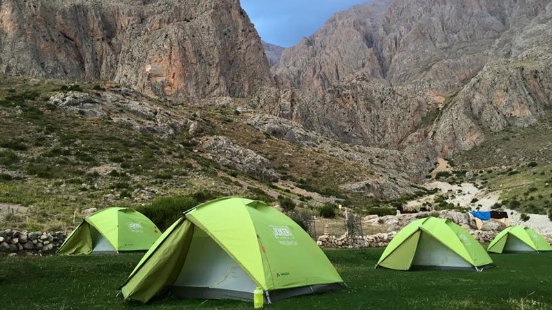 Camping dans le parc national d'Aladaglar