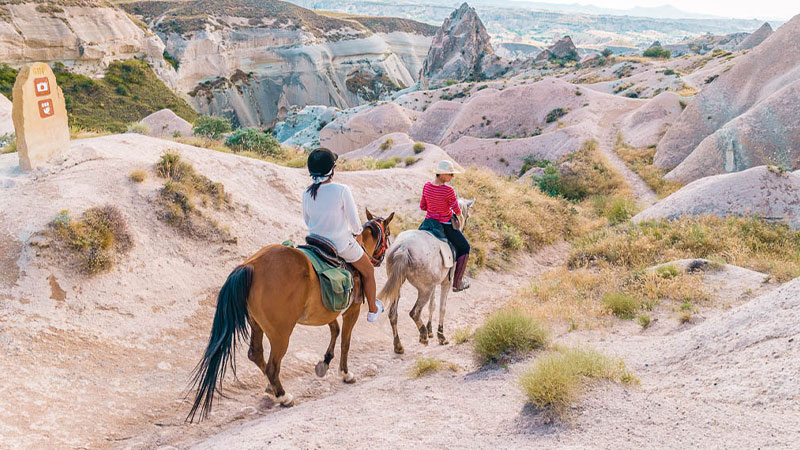 Balade à cheval au coucher du soleil en Cappadoce