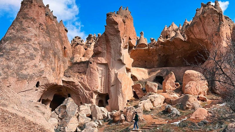 Les églises du village Cavusin Cappadoce