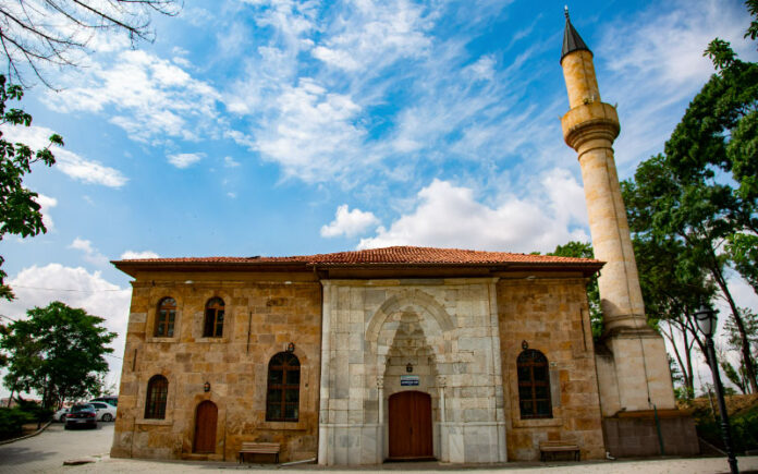 La mosquée Alaeddin et la mosquée Ahi Evran