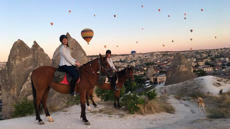 Balade à cheval au lever du soleil en Cappadoce