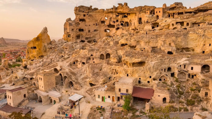 Village Cavusin Cappadoce